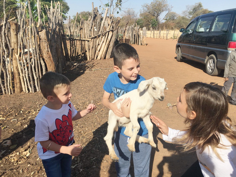 עיצוב בית כפרי אותנטי וצבעי האדמה של אפריקה 16 img_8194