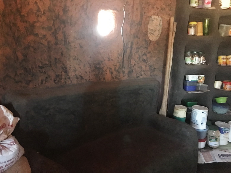 עיצוב בית כפרי אותנטי וצבעי האדמה של אפריקה 8 img_8217