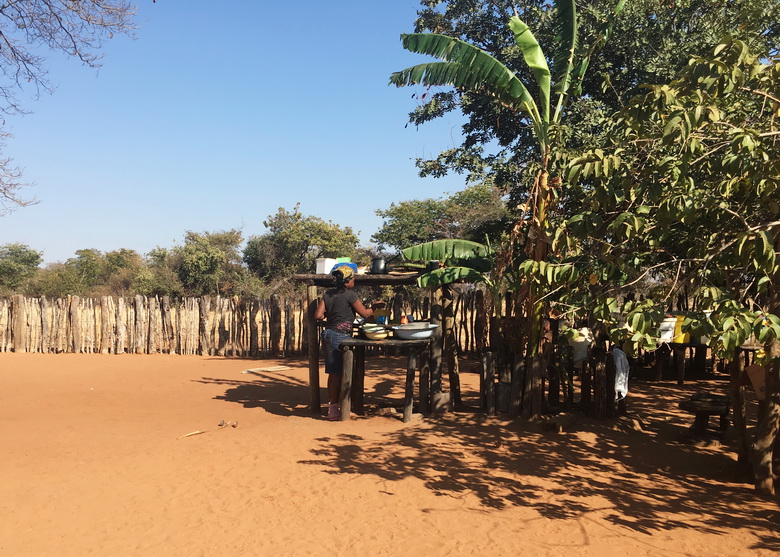 עיצוב בית כפרי אותנטי וצבעי האדמה של אפריקה 10 img_8230