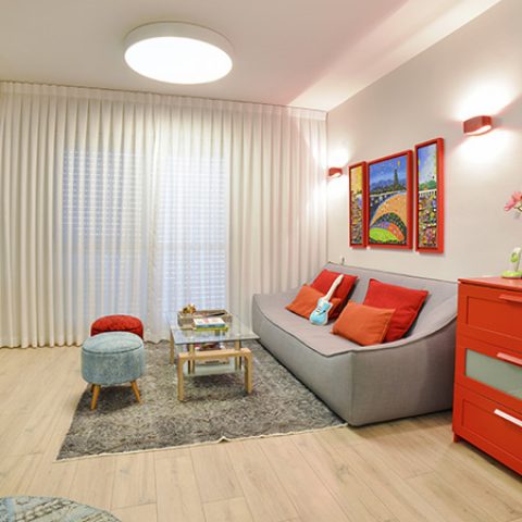 עיצוב דירה צבעונית במיוחד למשפחה שמחה